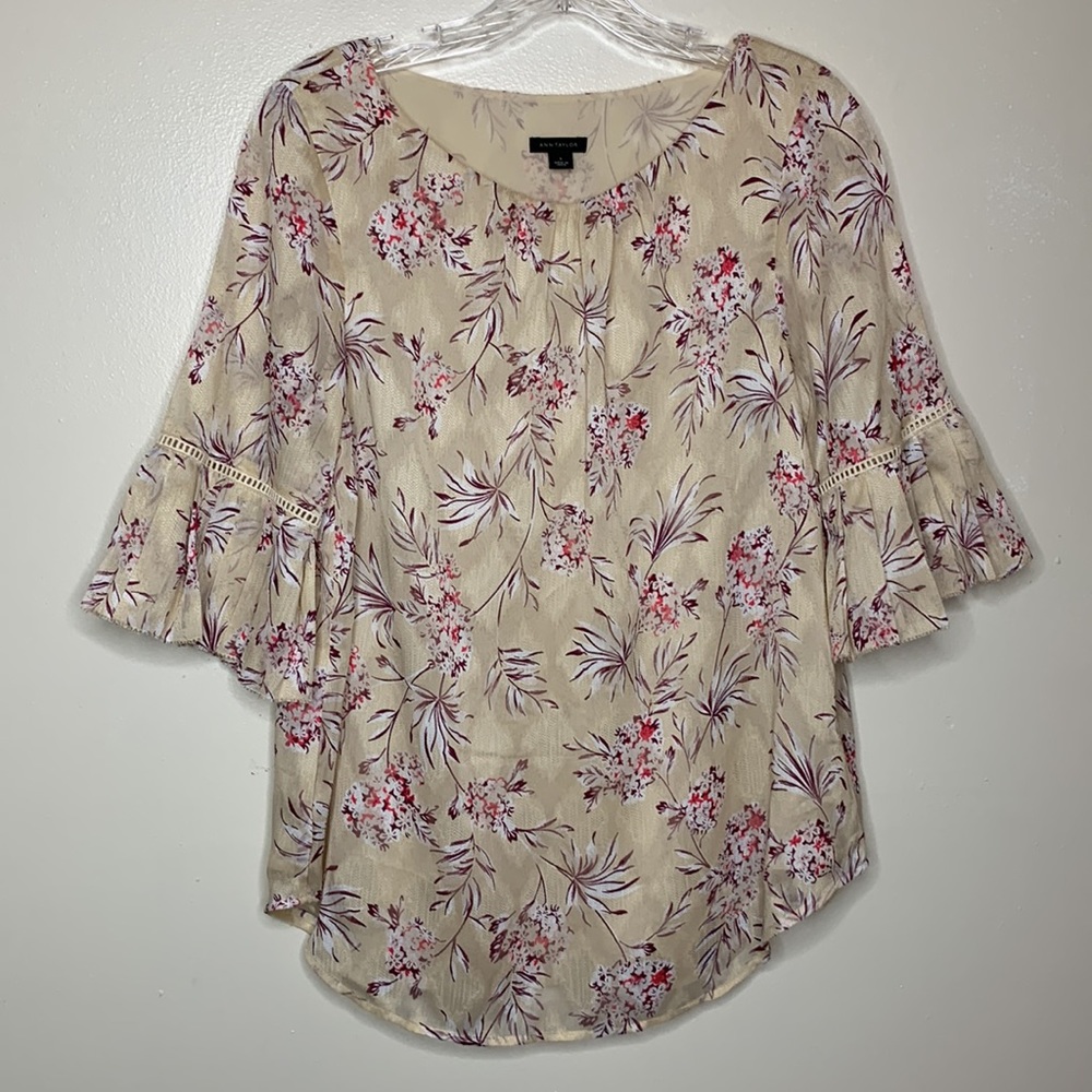 ANN TAYLOR Blouse Cream & Purple Floral Pleated Bell Sleeves Scoop Neck Small